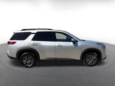 Used 2025 Nissan Pathfinder SV FWD image 16