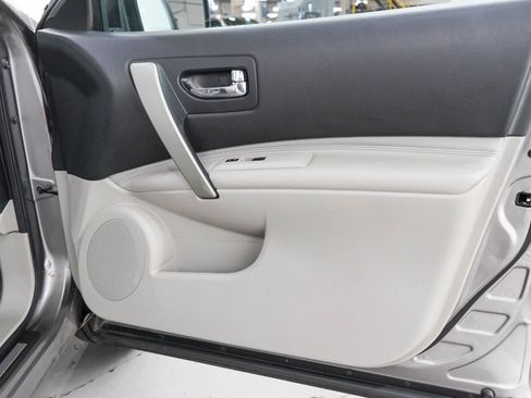 Used 2010 Nissan Rogue SL w/ Premium Pkg AWD/4WD image 9
