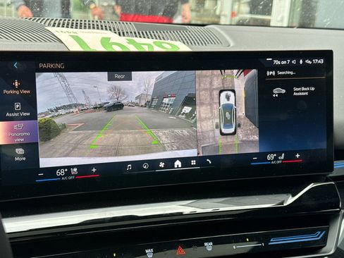 Used 2025 BMW 530i xDrive image 18