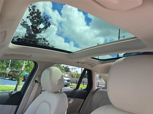 Used 2022 Mercedes-Benz GLC 300 4MATIC image 24