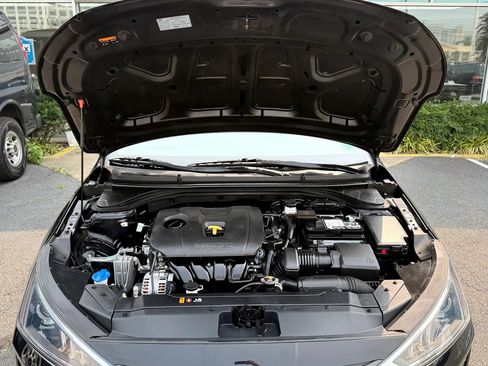 Used 2020 Hyundai Elantra SE FWD image 33