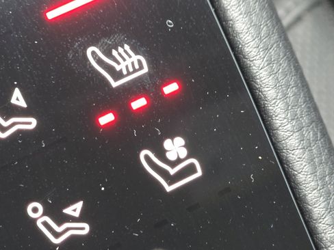 Certified 2024 Porsche Macan S image 20