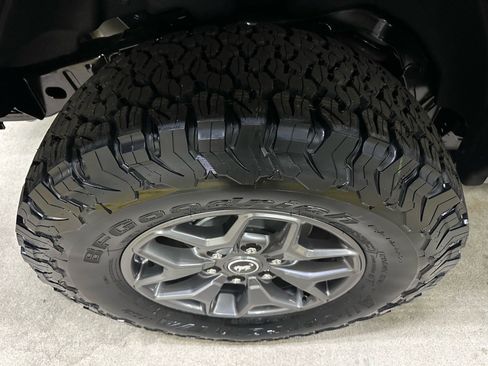 New 2025 Ford Bronco Badlands image 11