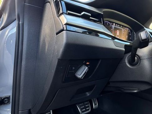 Used 2023 Volkswagen Arteon SE image 17