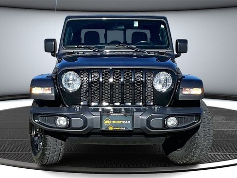 Used 2021 Jeep Gladiator Willys image 2