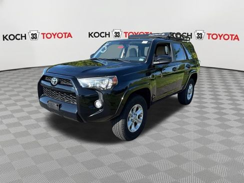 Used 2019 Toyota 4Runner SR5 AWD/4WD image 3