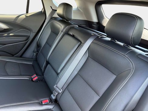 Used 2023 GMC Terrain SLT w/ Tech Package FWD image 12