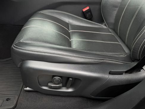 Used 2022 Land Rover Range Rover Velar R-Dynamic S image 14