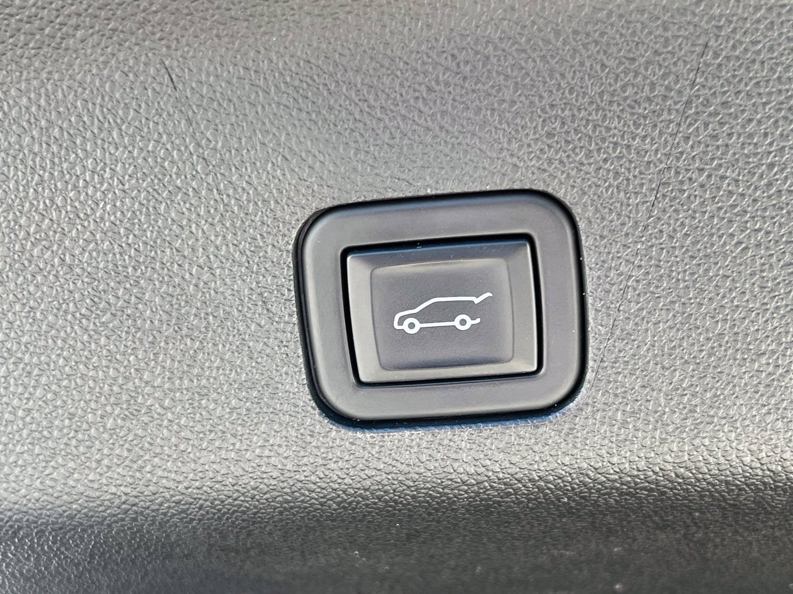Used 2023 GMC Yukon Denali Ultimate AWD/4WD image 16