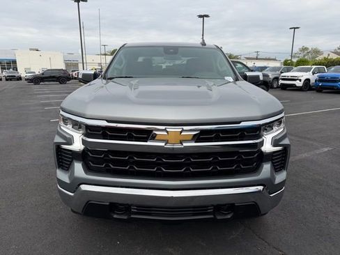 Used 2023 Chevrolet Silverado 1500 LT AWD/4WD image 2