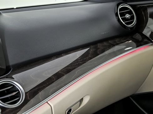 Used 2019 Mercedes-Benz E 300 4MATIC image 37