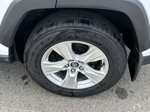 Used 2021 Toyota RAV4 XLE AWD/4WD image 5