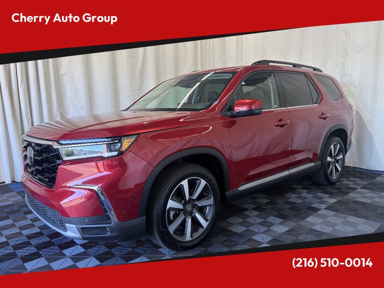 Used 2025 Honda Pilot Touring image 1