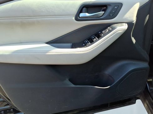Used 2023 Nissan Rogue SL w/ SL Premium Package FWD image 14