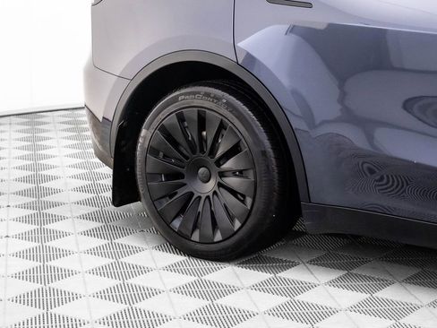 Used 2023 Tesla Model Y Long Range image 36