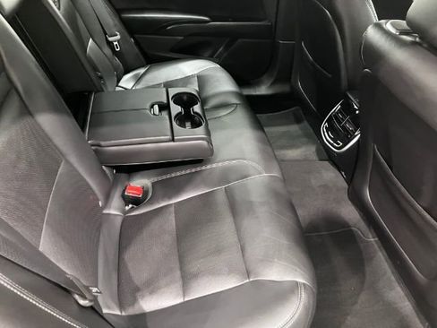 Used 2013 Cadillac XTS Premium image 18