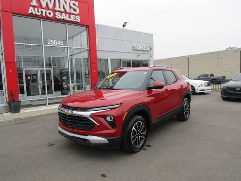 Used 2026 Chevrolet TrailBlazer LT image 2