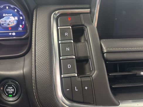 Used 2023 Chevrolet Suburban Premier AWD/4WD image 24