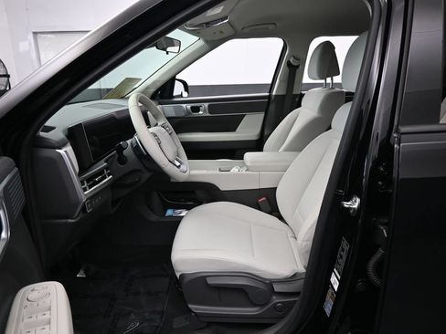 Used 2024 Hyundai Santa Fe SE FWD image 11