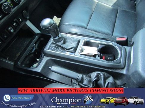 Used 2018 Toyota Tacoma TRD Sport w/ TRD Premium Sport Package AWD/4WD image 19