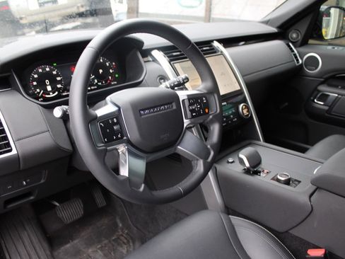 Certified 2025 Land Rover Discovery S image 4