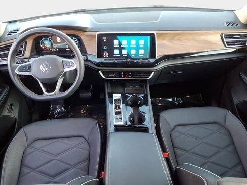 Used 2024 Volkswagen Atlas SE image 16