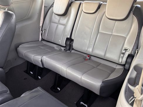 Used 2017 Kia Sedona LX w/ LX Essentials Premium Package image 25