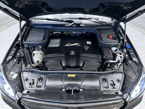 Used 2025 Mercedes-Benz GLS 580 580 image 34