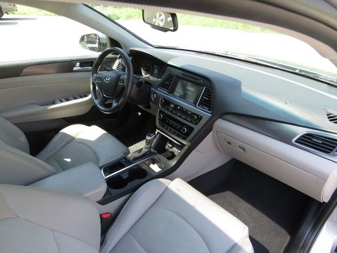 Used 2017 Hyundai Sonata Sport w/ Value Edition Package 02 FWD image 14