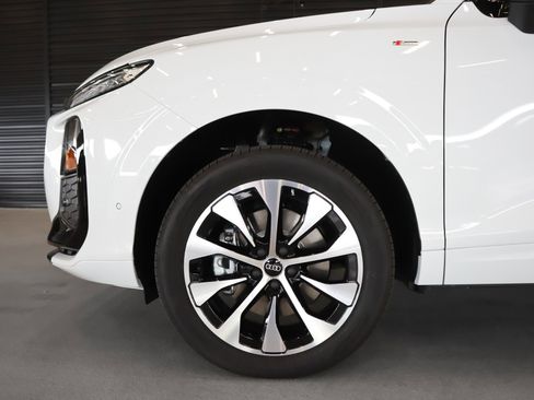 New 2026 Audi Q3 quattro 2.0T AWD/4WD image 5