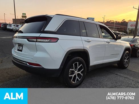 Used 2024 Jeep Grand Cherokee Limited AWD/4WD image 12