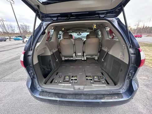 Used 2017 Toyota Sienna XLE Premium image 10