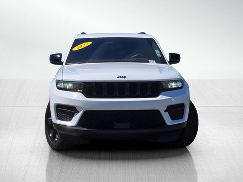 Used 2023 Jeep Grand Cherokee Altitude RWD image 2