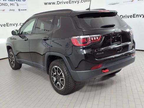 Used 2025 Jeep Compass Trailhawk AWD/4WD image 6