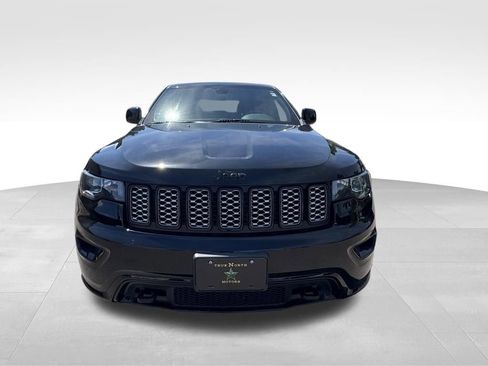 Used 2022 Jeep Grand Cherokee Altitude AWD/4WD image 3