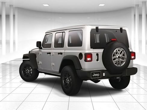 Used 2025 Jeep Wrangler Sport S image 5