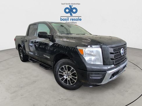 Used 2024 Nissan Titan SV image 33