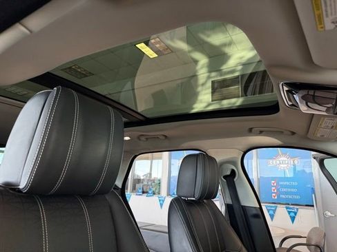 Used 2018 Land Rover Range Rover Velar R-Dynamic HSE image 26