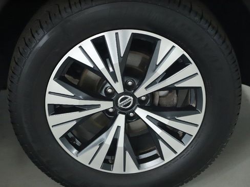 Used 2021 Nissan Rogue SV image 10