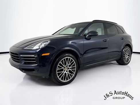 Used 2023 Porsche Cayenne Platinum Edition AWD/4WD image 3
