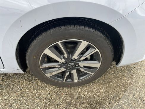 Used 2025 Nissan Versa SV image 29