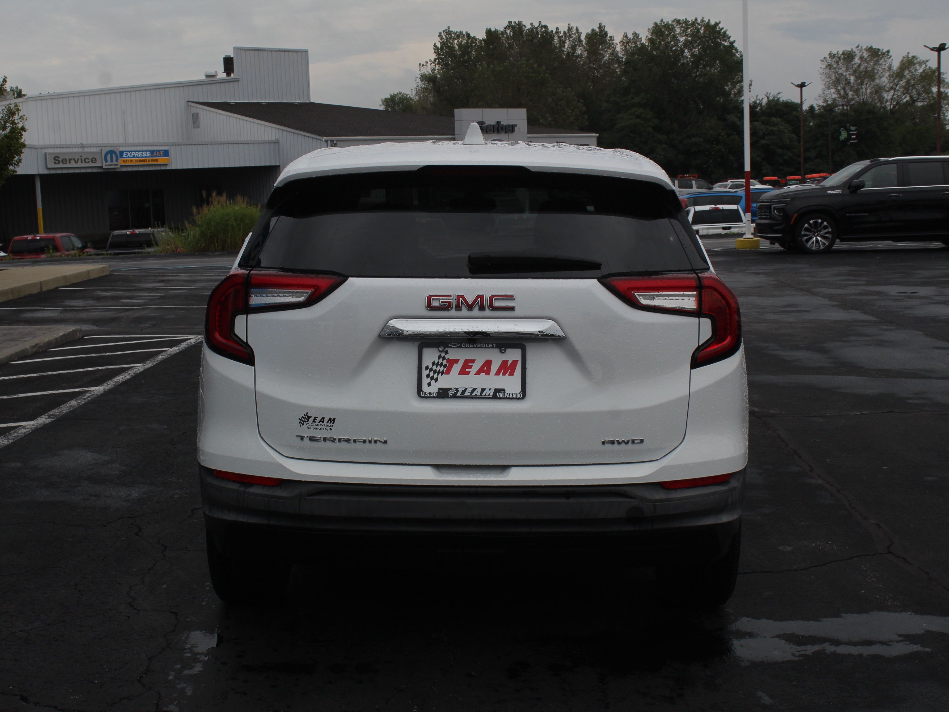 Used 2024 GMC Terrain SLE AWD/4WD image 11