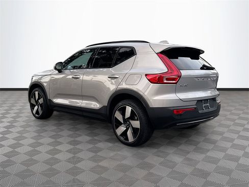 Used 2023 Volvo XC40 Recharge Ultimate image 8