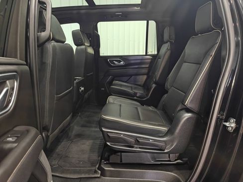 Used 2023 GMC Yukon XL SLT w/ SLT Premium Package AWD/4WD image 34