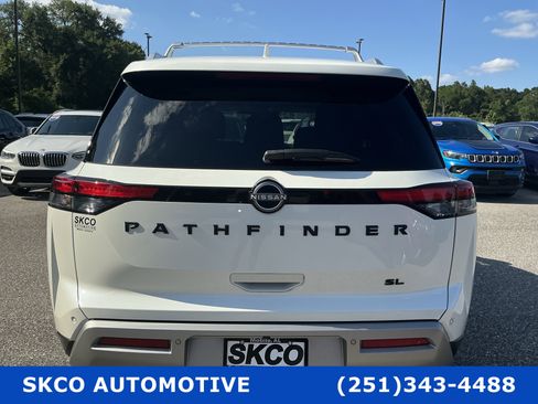 Used 2023 Nissan Pathfinder SL w/ Black Appearance Package FWD image 4