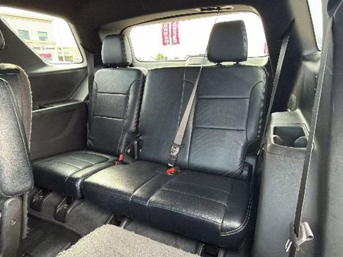 Used 2023 Chevrolet Traverse LT FWD image 26