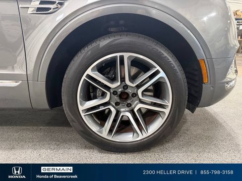 Used 2018 Bentley Bentayga AWD/4WD image 12