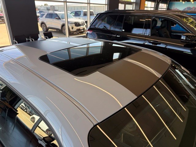 Used 2022 Dodge Challenger SRT Hellcat RWD image 7