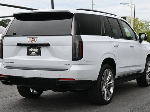 Used 2026 Cadillac Escalade Platinum Sport w/ LPO, Floor Liner Package AWD/4WD image 12