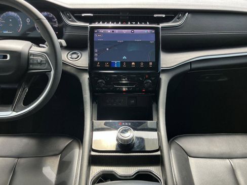 Used 2023 Jeep Grand Cherokee Limited w/ Black Appearance Package image 16